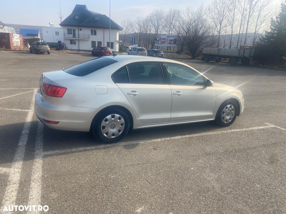 Volkswagen Jetta - 1