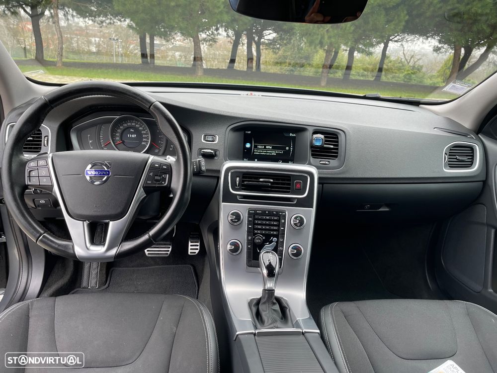 Volvo V60 Cross Country 2.0 D3 Momentum Geartronic - 6