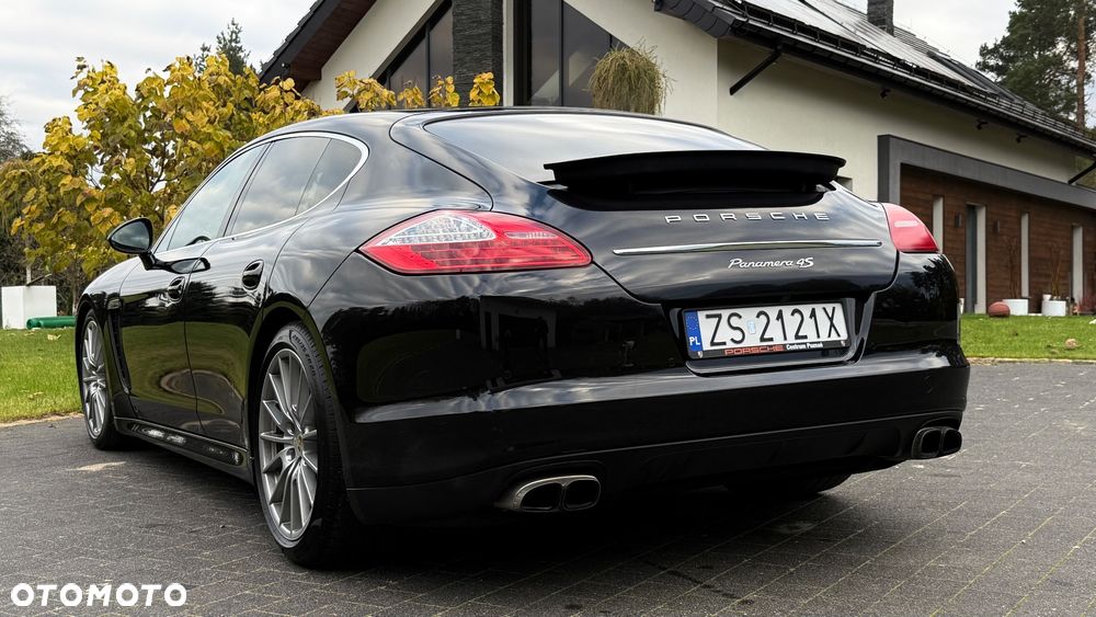 Porsche Panamera 4S - 28
