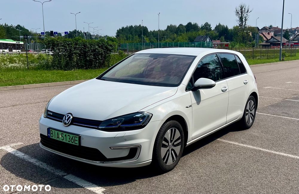 Volkswagen Golf - 1