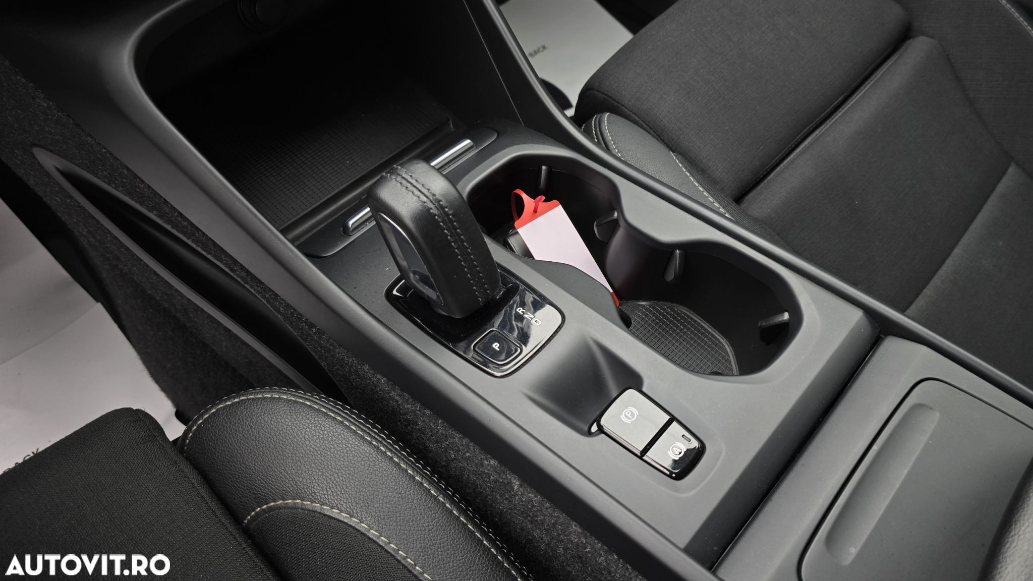 Volvo XC 40 D4 AWD Momentum Pro - 17