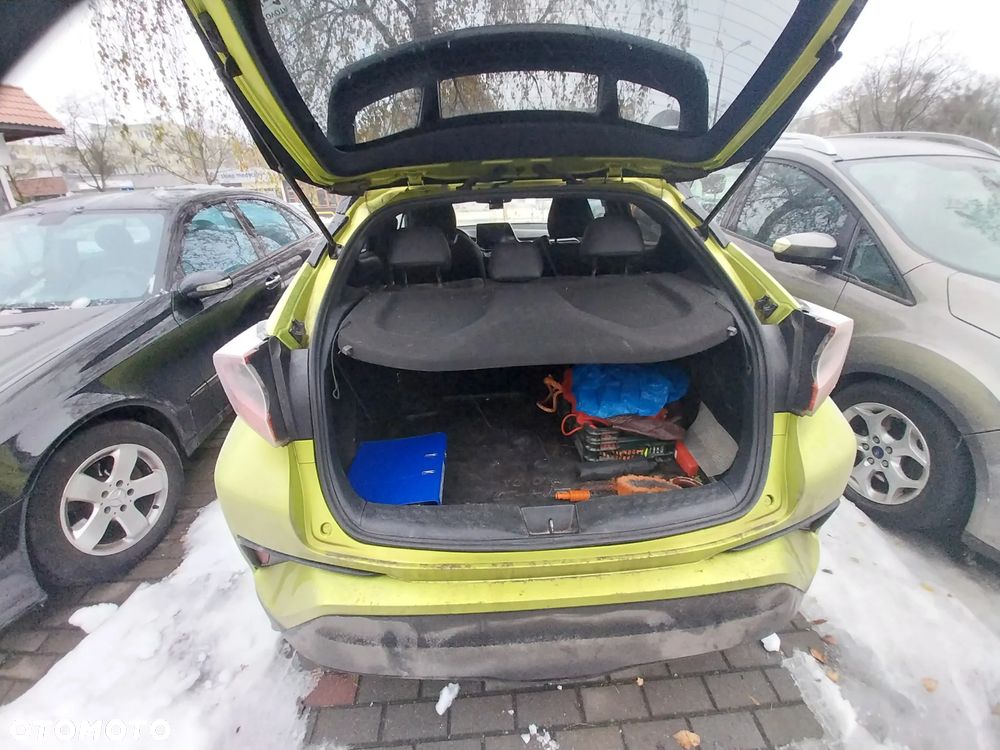 Toyota C-HR 1.8 Hybrid Neon Lime powered by JBL - 6