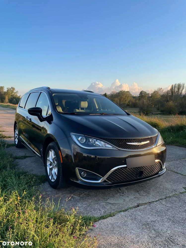 Chrysler Pacifica - 3
