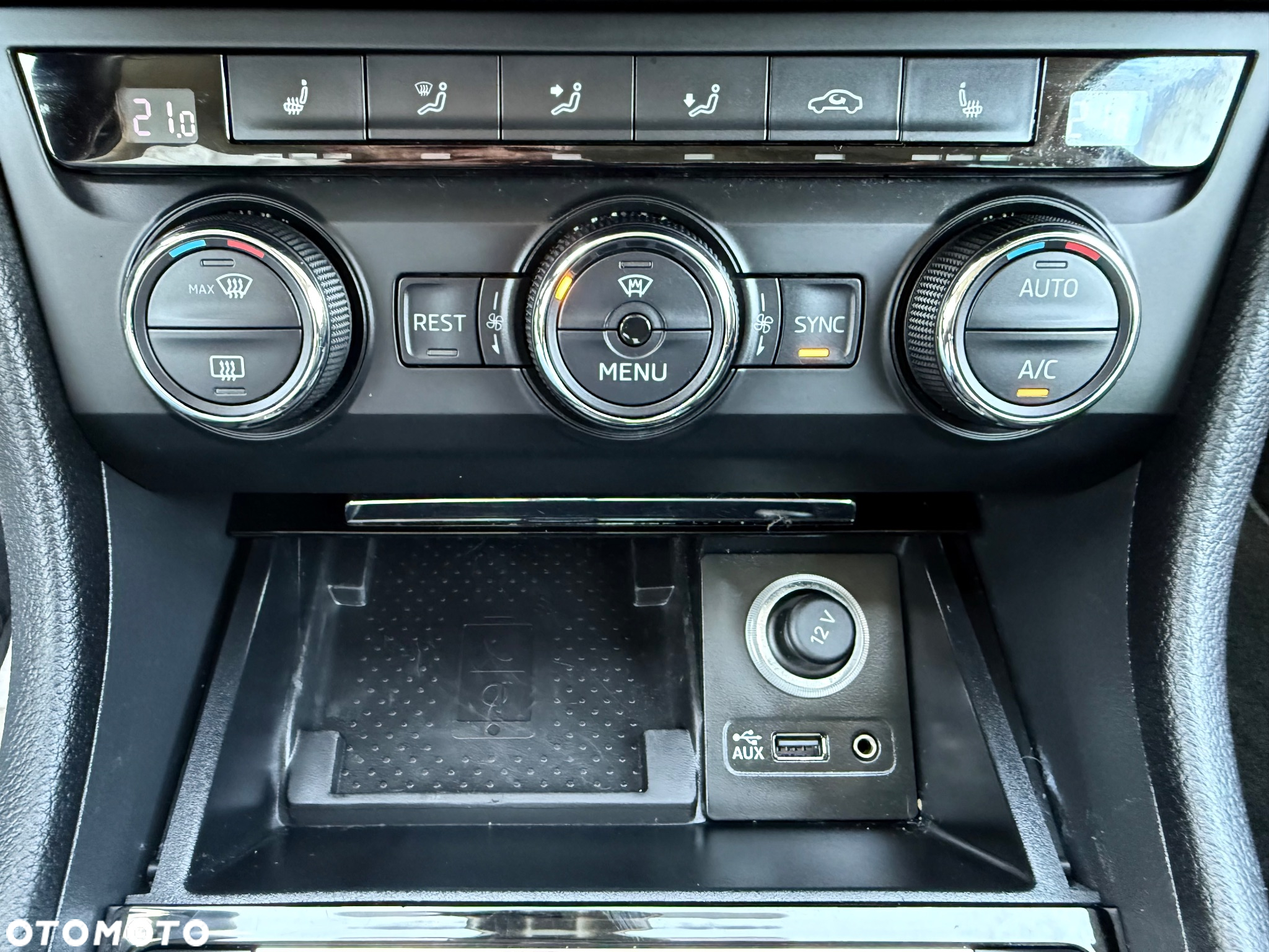 Skoda Superb 2.0 TDI DSG L&K - 30
