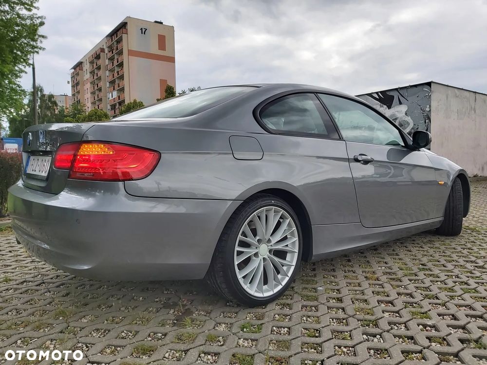 BMW Seria 3 320d DPF Efficient Dynamics Edition - 24