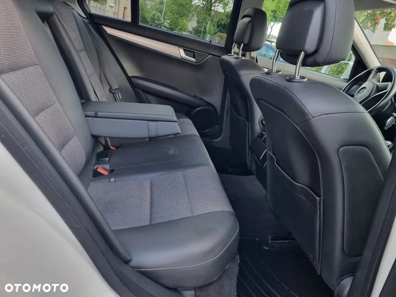 Mercedes-Benz Klasa C 180 T BlueEFFICIENCY Avantgarde - 16