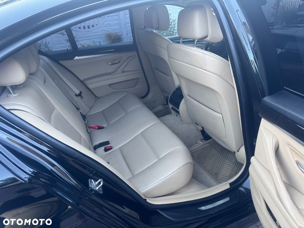 BMW Seria 5 528i xDrive - 22
