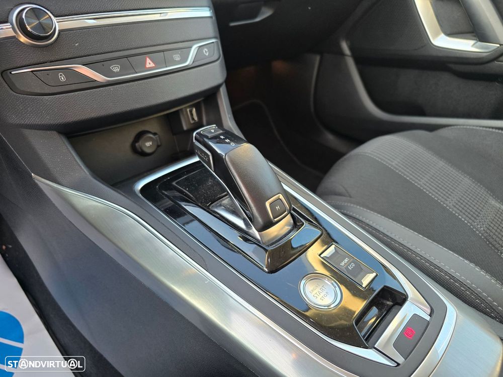 Peugeot 308 1.2 PureTech Allure EAT8 - 32