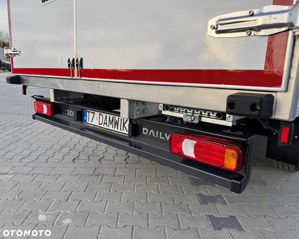 Iveco Daily 2022r‼️35S18‼️ 3.0 HI-MATIC Kontener 9 Palet Niski przebieg ‼️TEMPOMAT Aktywny Full LED Salon Polska Poduszki Pneumatyczne 4.50x2.20x2.20 z tyłu drzwi NAVI 3.5T Bogata Wersja Lekka zabudowa - 18