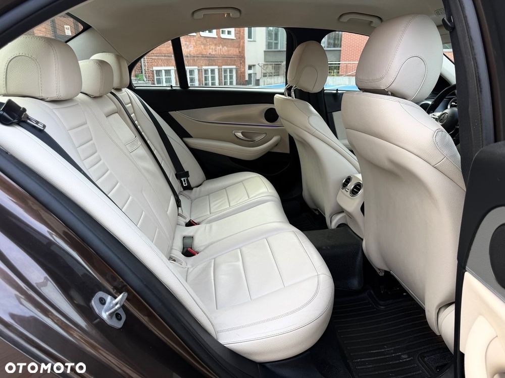 Mercedes-Benz Klasa E 200 d 9G-TRONIC - 22