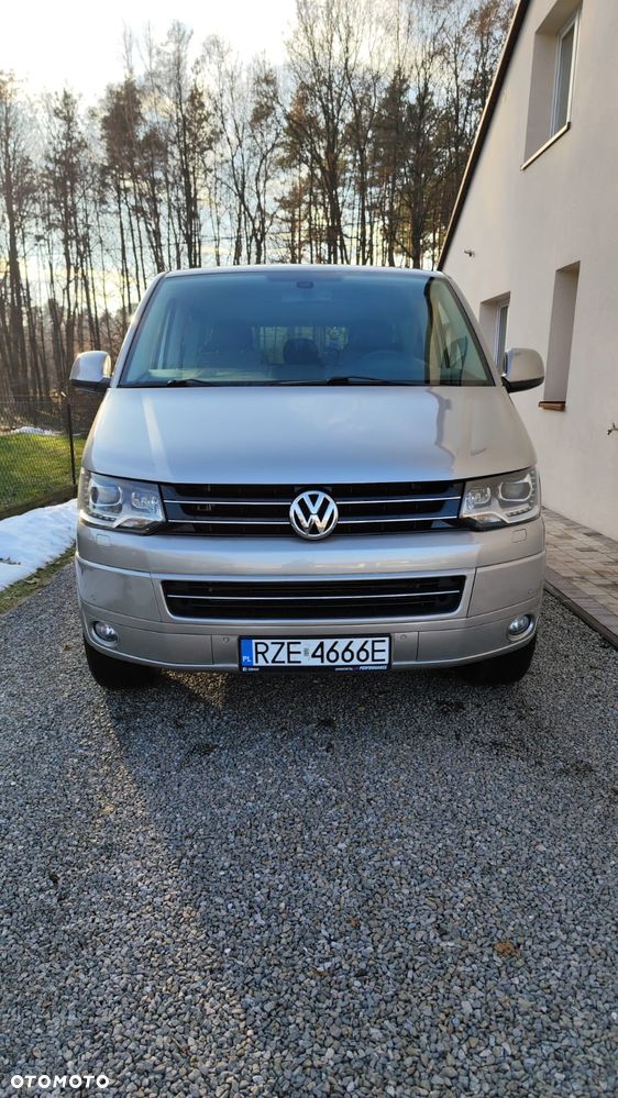 Volkswagen Caravelle - 1