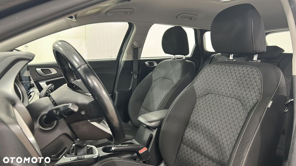 Kia Ceed 1.5 T-GDI M - 11