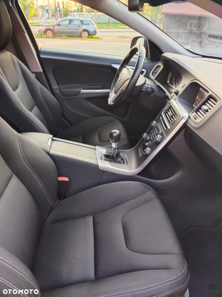 Volvo V60 D4 R-Design Momentum - 11