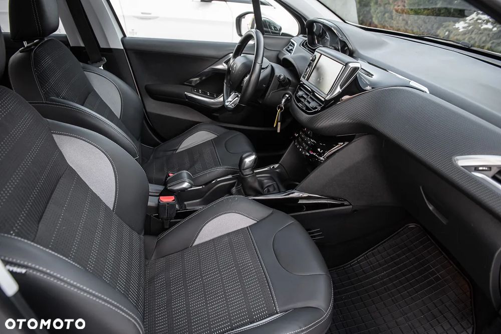 Peugeot 2008 1.6 BlueHDi Allure S&S - 27