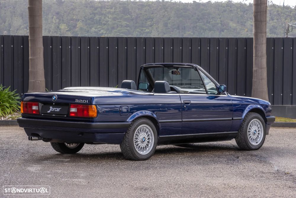 BMW 320 i Cabriolet - 14