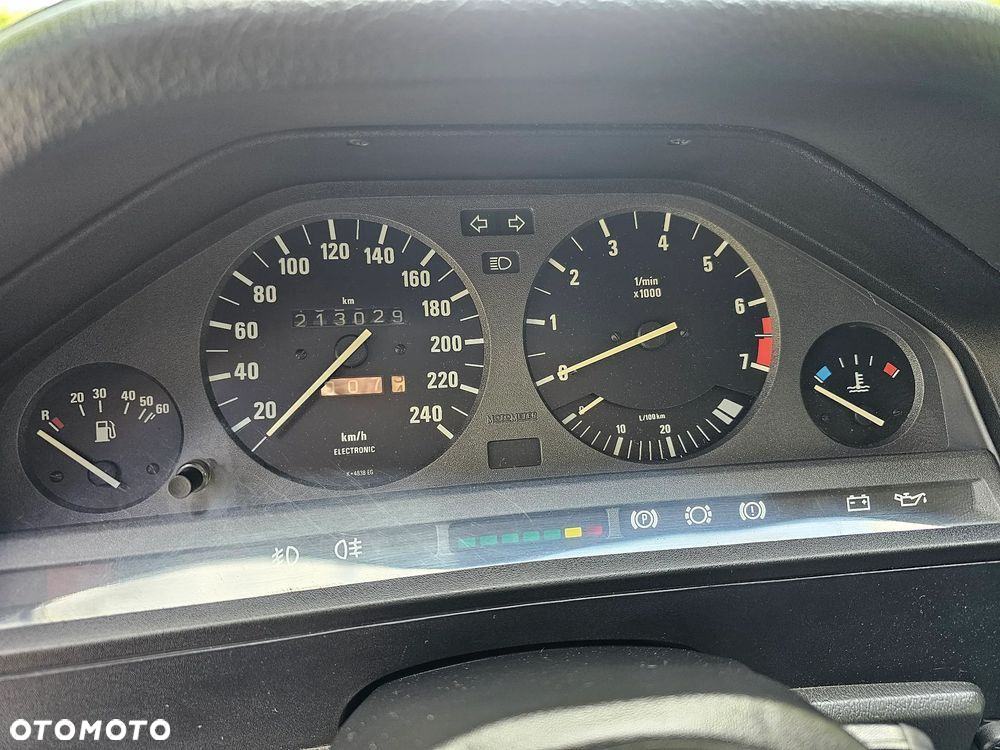 BMW Seria 3 320i - 34