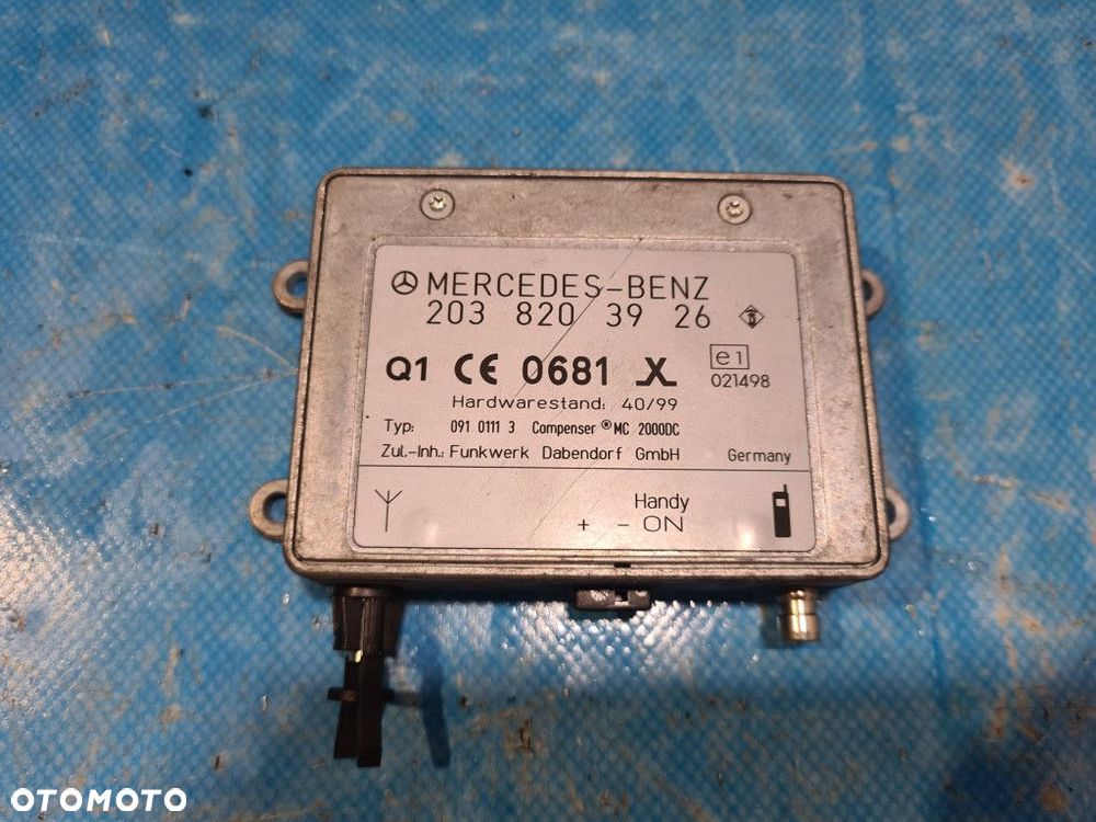 WZMACNIACZ ANTENOWY  MERCEDES W203 - 1