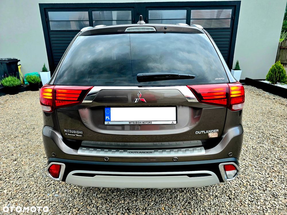 Mitsubishi Outlander 2.0 Instyle + 4WD CVT - 18