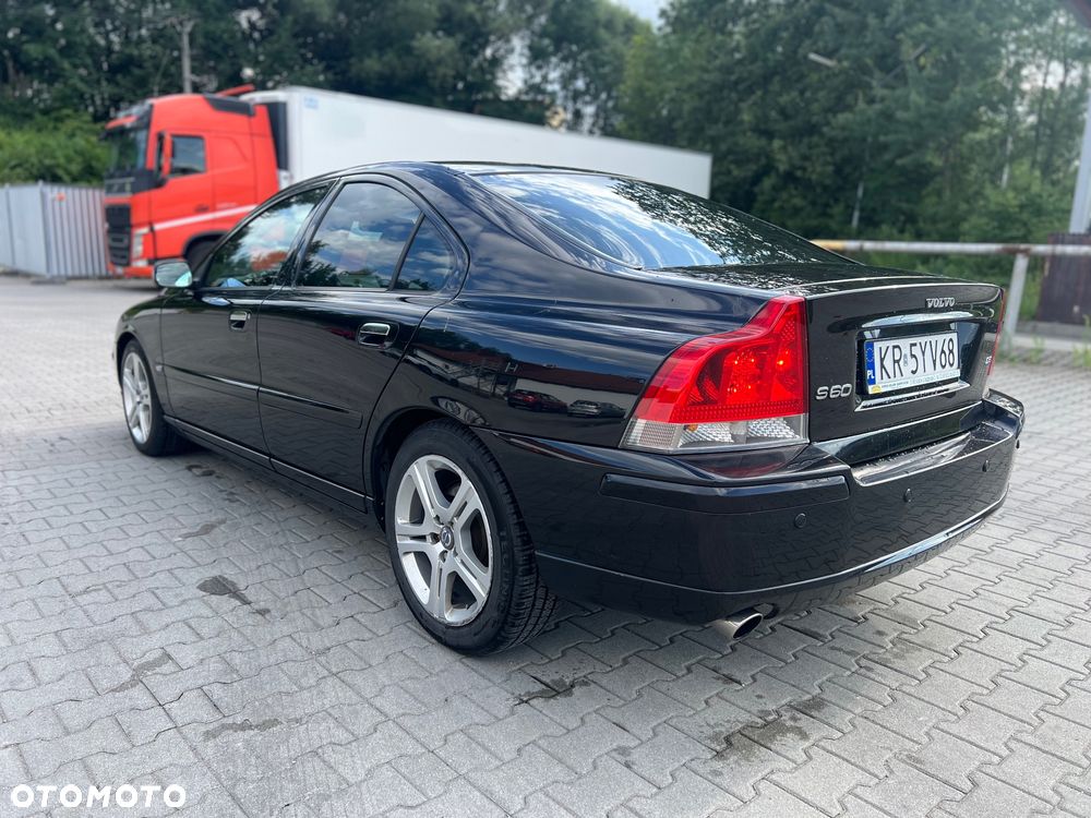 Volvo S60 ver-2-4d5-rubin - 4