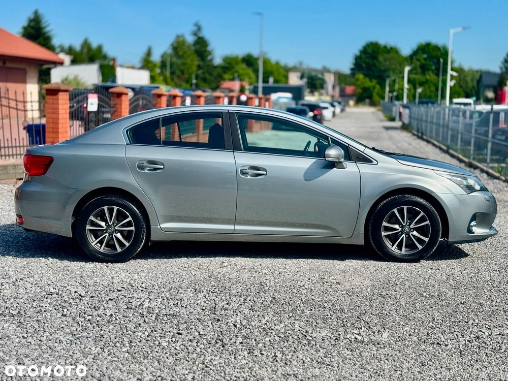 Toyota Avensis 1.8 Sol plus NAVI - 6
