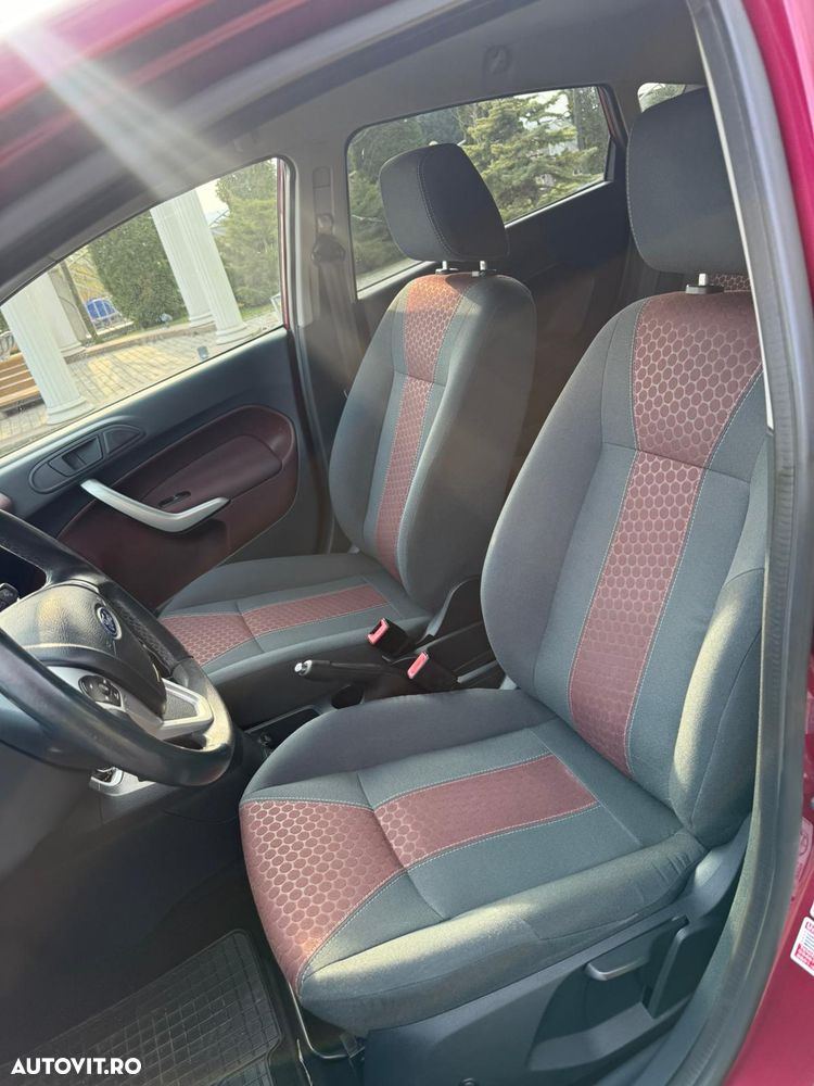 Ford Fiesta 1.6 TDCI DPF Titanium - 12