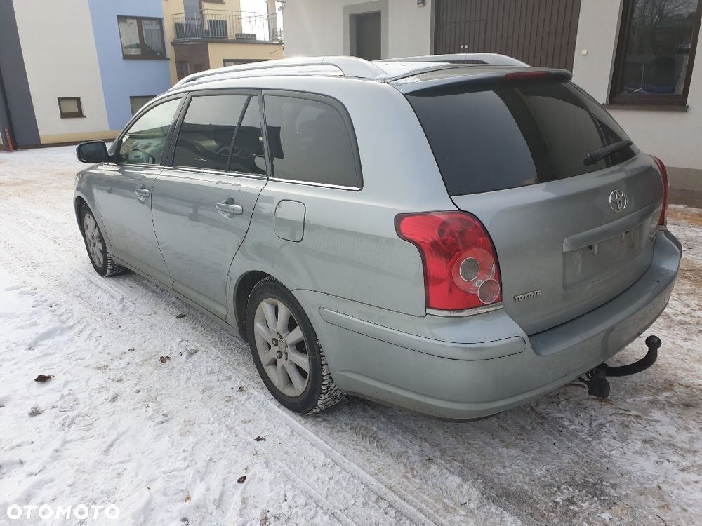 Toyota AVENSIS 2,0 D-4D 126 KM z 2007r - 2