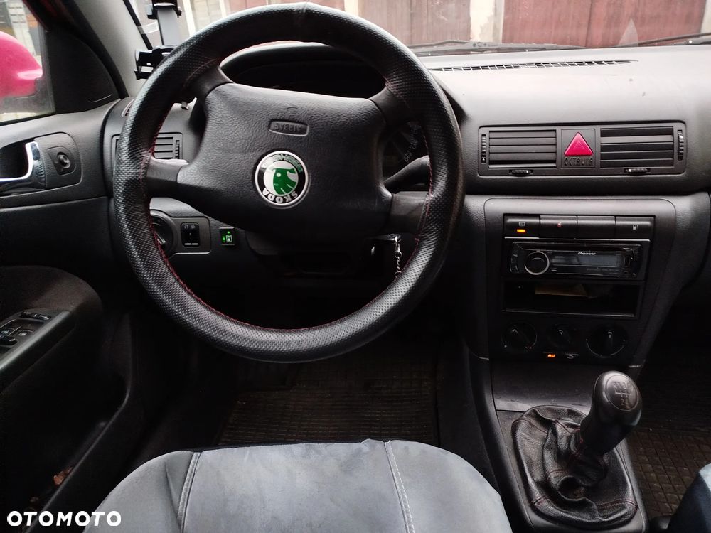 Skoda Octavia 1.6 Ambiente - 6