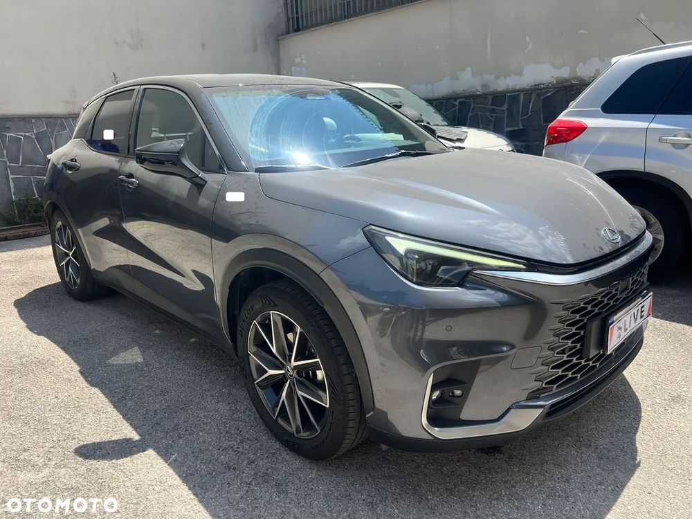 Lexus LBX AWD E-Four Cool