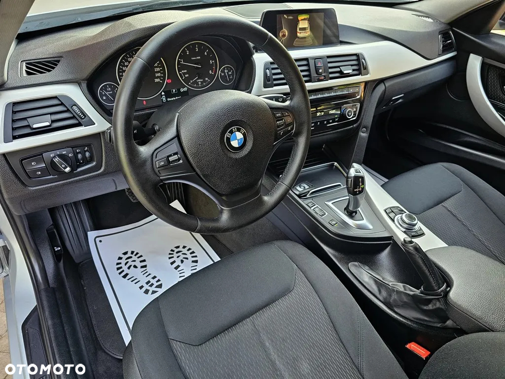 BMW Seria 3 318d Touring Sport Line - 26