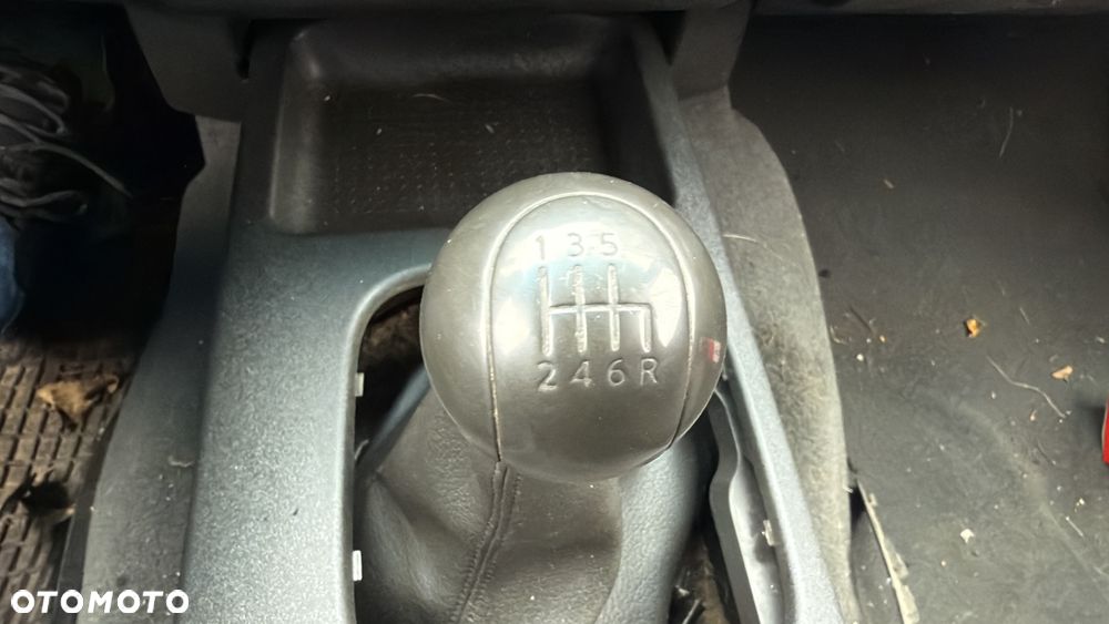 Nissan Navara 2.5 D FE - 21