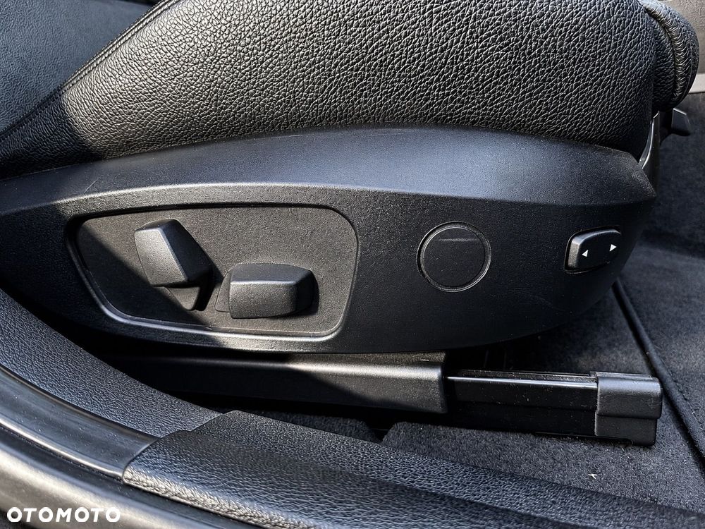 BMW X1 sDrive20i - 13