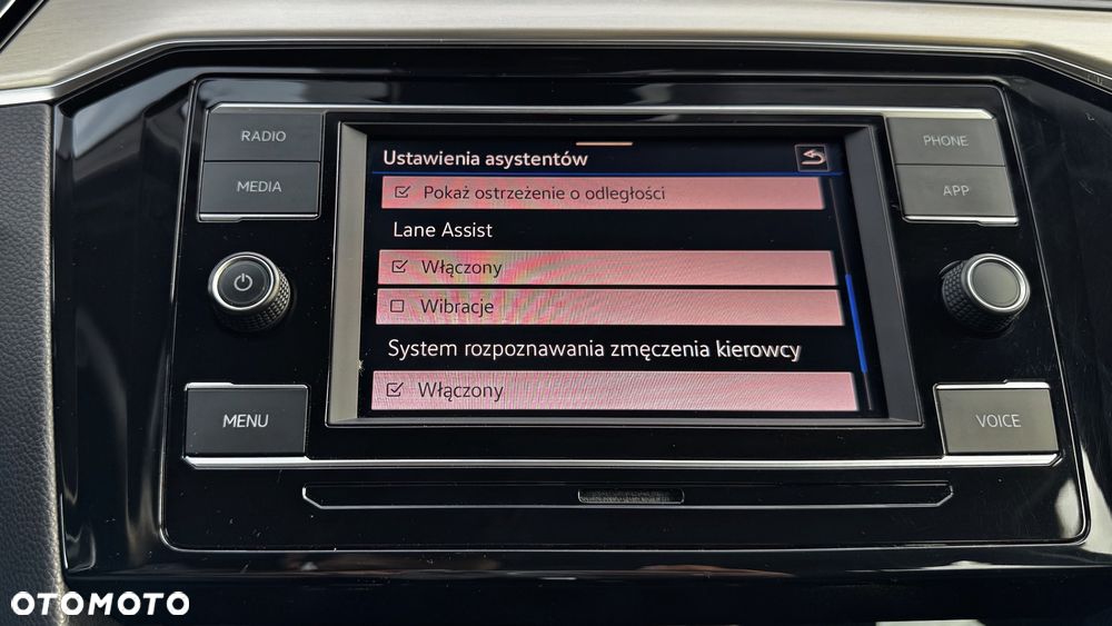 Volkswagen Passat 2.0 TDI SCR Style DSG - 24