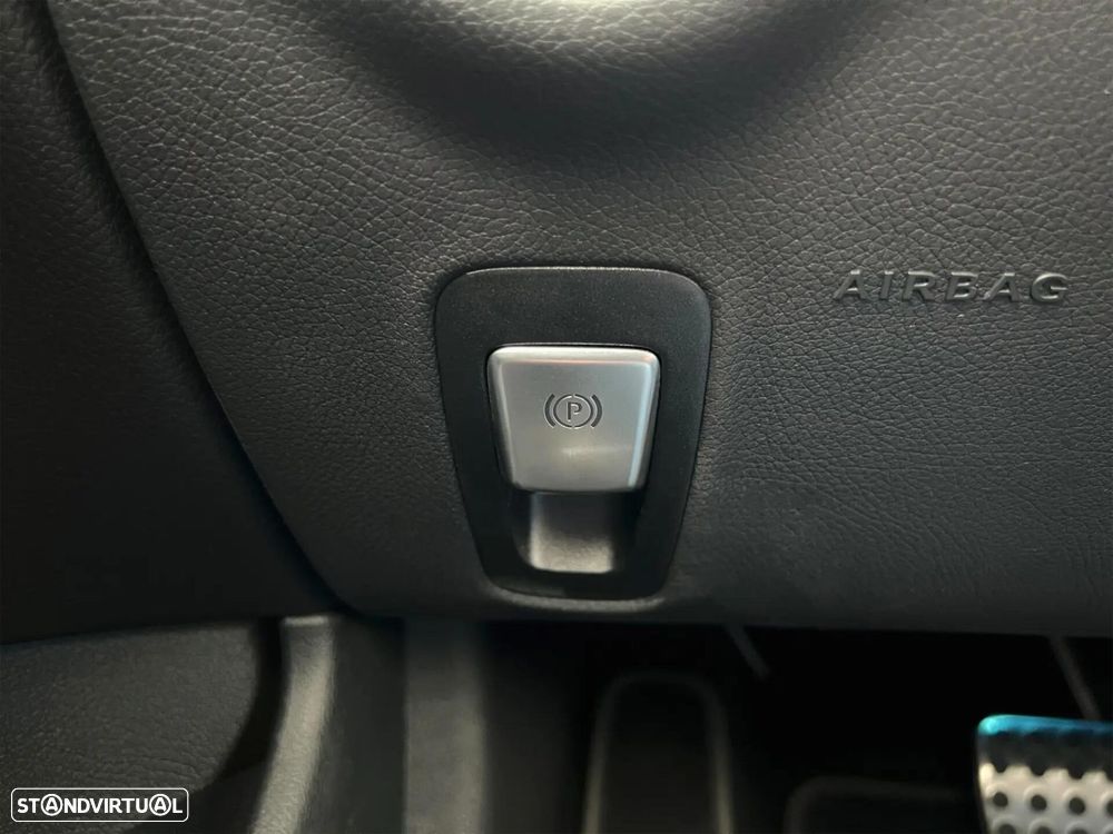 Mercedes-Benz E 220 d Cabrio 9G-Tronic AMG Line - 42