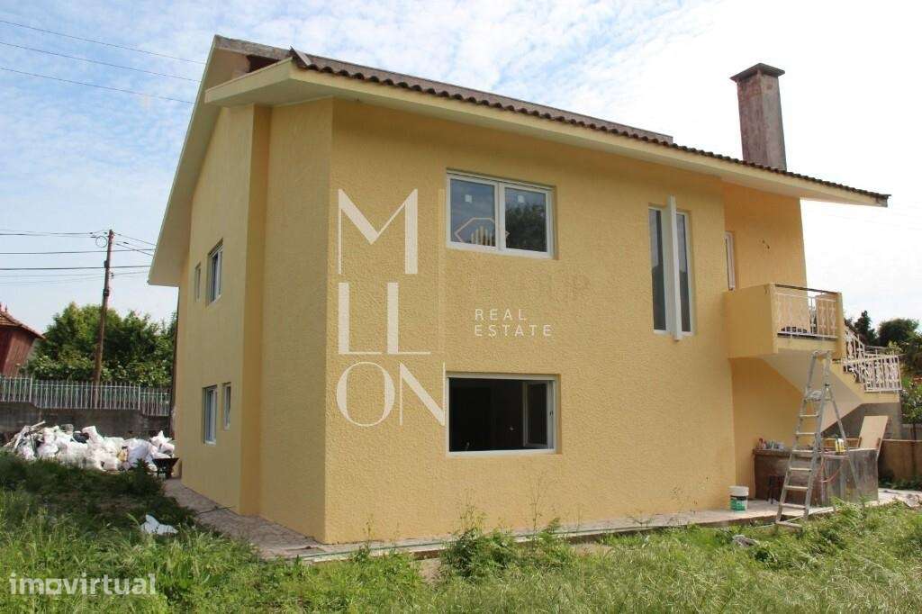 Moradia bi-familiar em remodelação - Santa Maria de Lamas - Grande imagem: 2/16