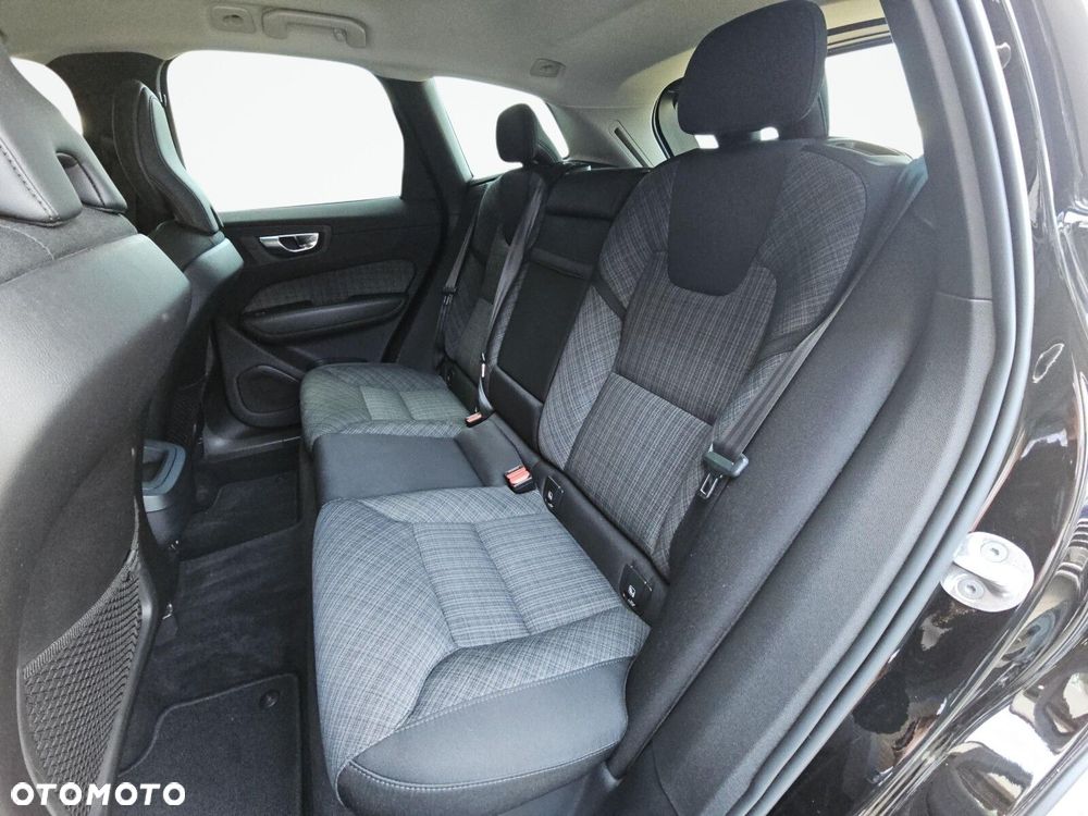 Volvo XC 60 B4 B R-Design - 29
