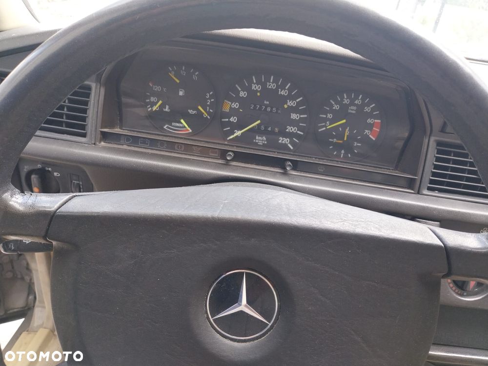 Mercedes-Benz W201 (190) - 4