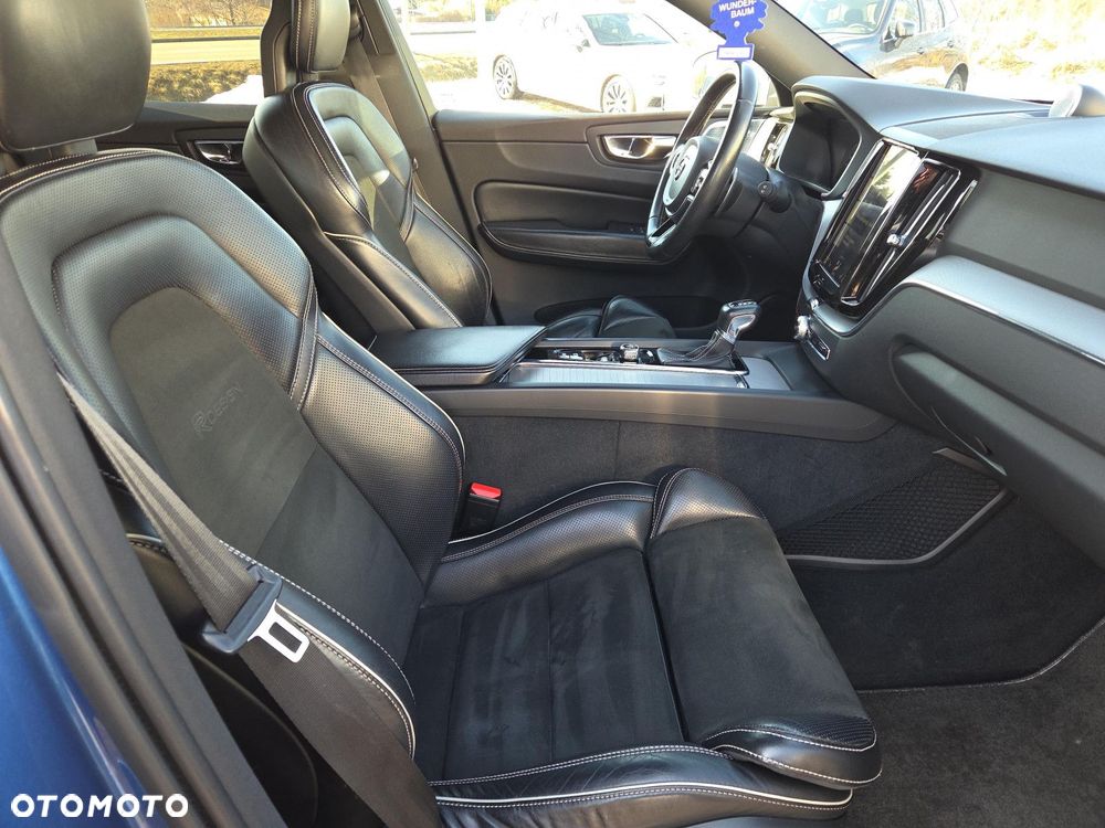 Volvo XC 60 T5 AWD R-Design - 11