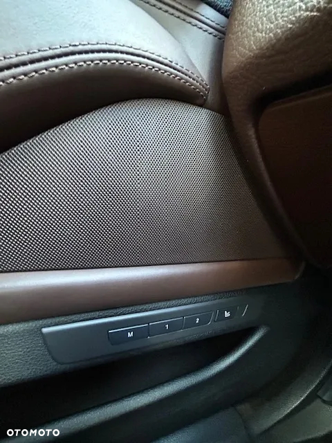 BMW Seria 5 550i xDrive - 12