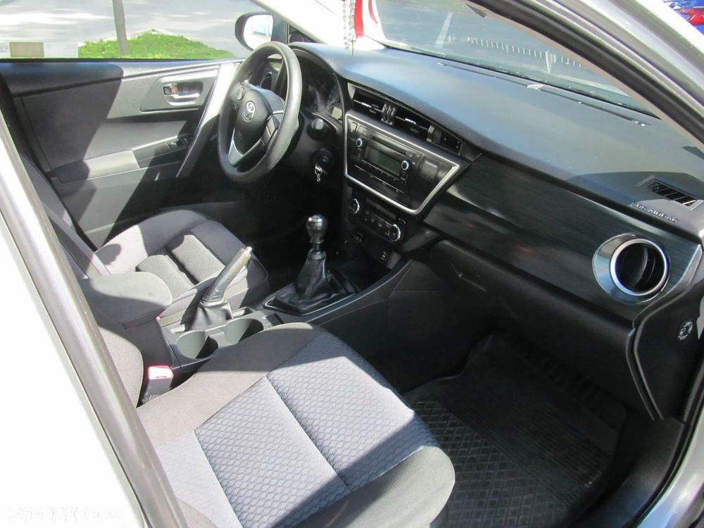 Toyota Auris 1.4 D-4D Active - 14