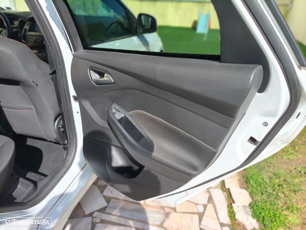 Ford Focus SW 1.5 TDCi ST-Line - 22