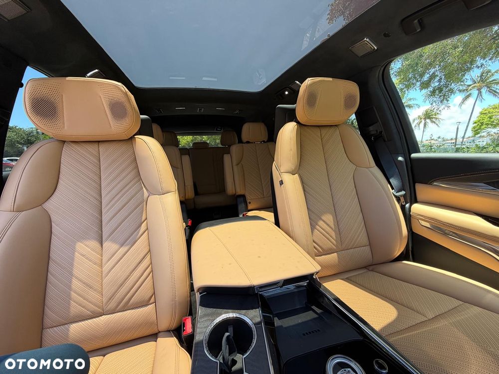Cadillac Escalade - 19