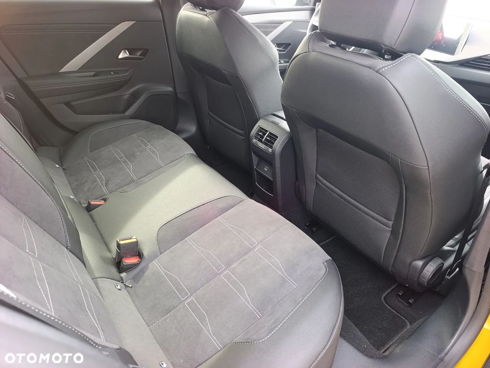 Opel Astra 1.2 Turbo Business Elegance - 19