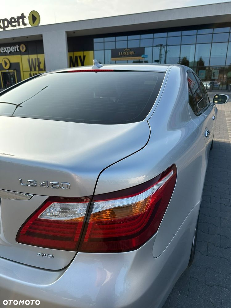 Lexus LS 460 AWD - 12