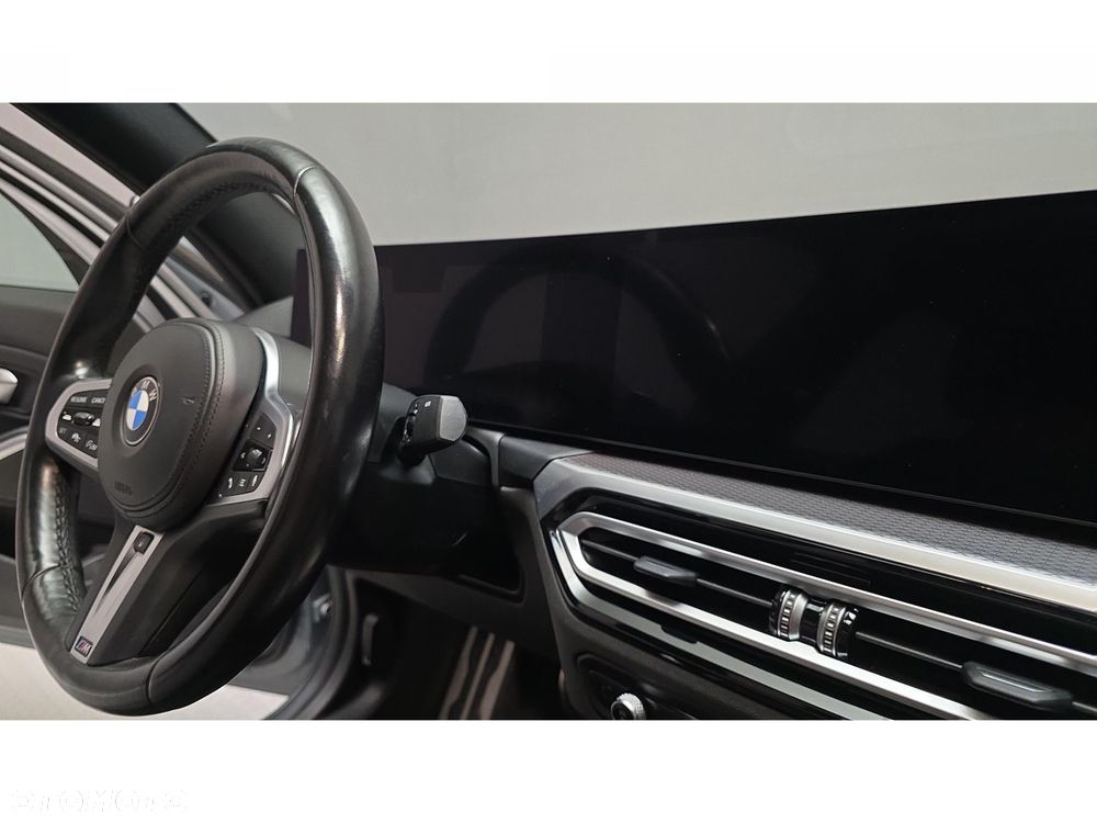 BMW Seria 3 320d xDrive mHEV M Sport - 32