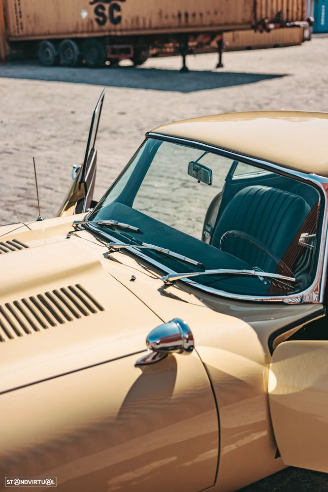 Jaguar E-Type - 8