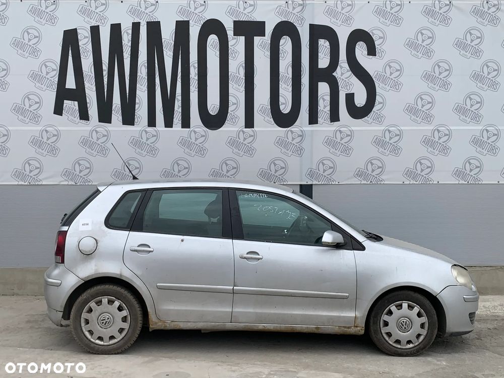 VOLKSWAGEN POLO 2008 *SAMOCHÓD NA CZĘŚCI* 4556 MASKA, LAMPA, DRZWI, LUSTERKO, ZDERZAK, GRILL, BŁOTNIK, KLAPA, BELKA, DESKA, FOTELE, KANAPA, ĆWIARTKA KIEROWNICA, TARCZE, ZACISKI, ZAWIESZENIE, KOMPLETNY PRZÓD, KOMPLETNY TYŁ, LICZNIK, ZEGARY, PRAWE LEWE PRZÓD TYŁ - 3