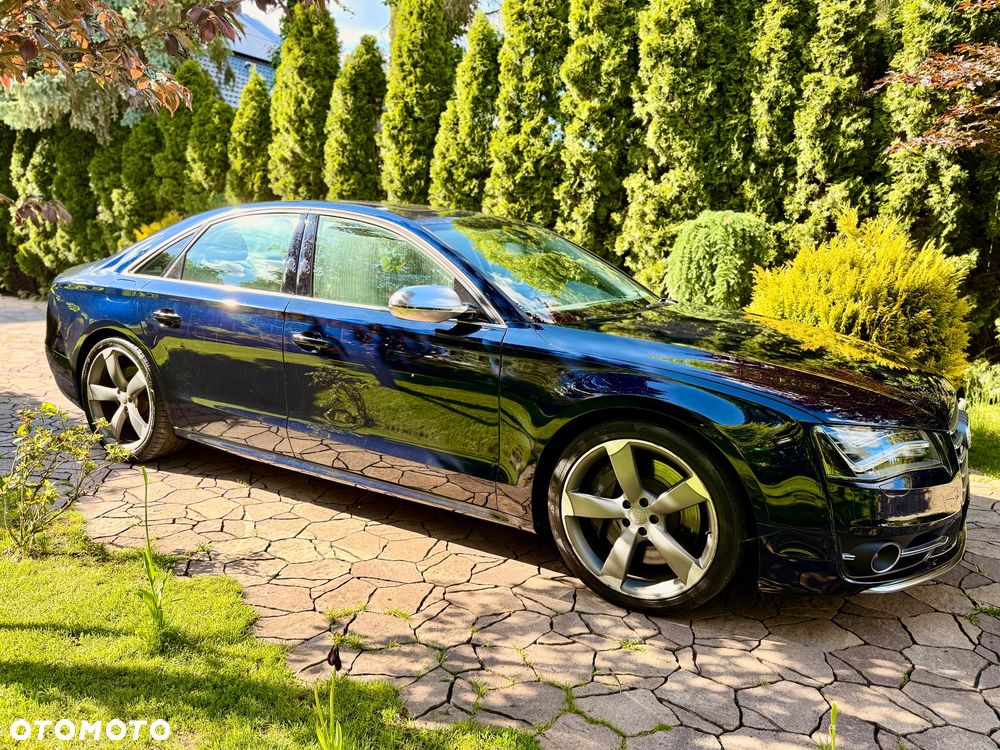 Audi S8 - 2