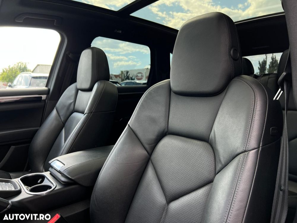 Porsche Cayenne - 26
