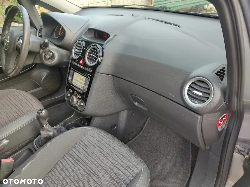 Opel Corsa 1.2 16V Cosmo - 9