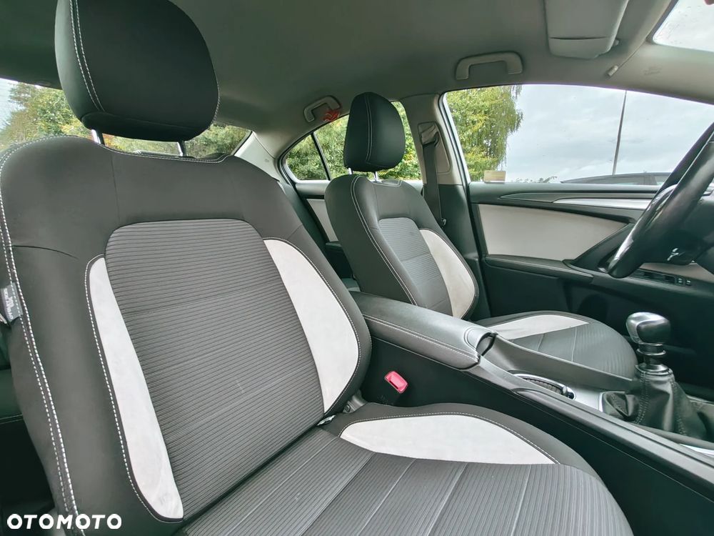 Toyota Avensis 2.0 D-4D Active Business - 23